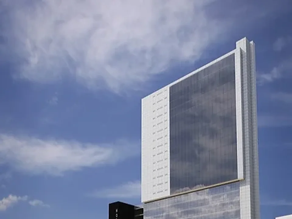 Hotel de 405 habitaciones y oficinas